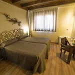 La Casa Del Peregrino Hostel El Acebo de San Miguel