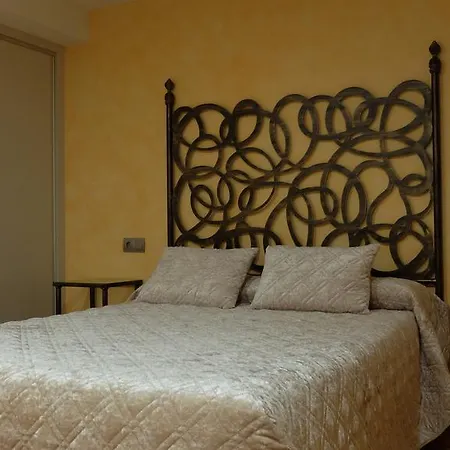 La Casa Del Peregrino * El Acebo de San Miguel